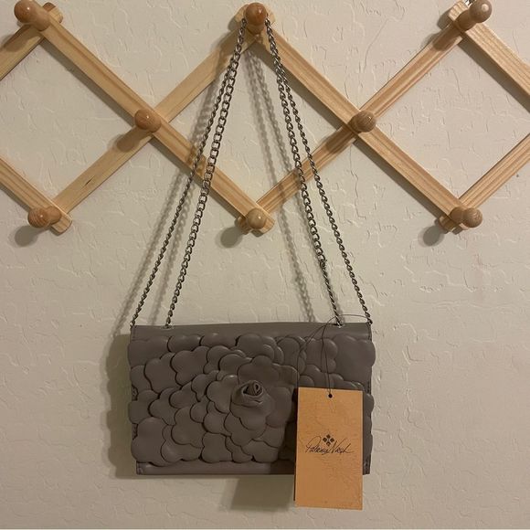 NWT Patricia Nash Petals Leather Crossbody Stone Grey - Picture 3 of 11